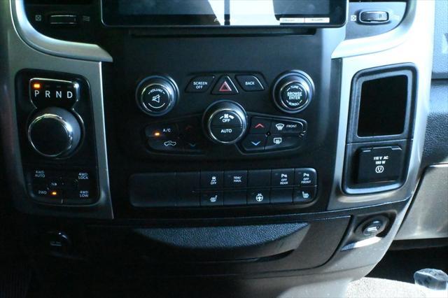 Photo of 2018 Brilliant Black Crystal Pearlcoat RAM 1500