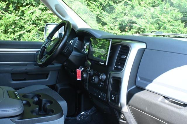 Photo of 2018 Brilliant Black Crystal Pearlcoat RAM 1500