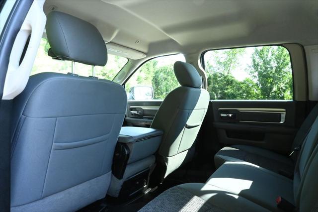Photo of 2018 Brilliant Black Crystal Pearlcoat RAM 1500