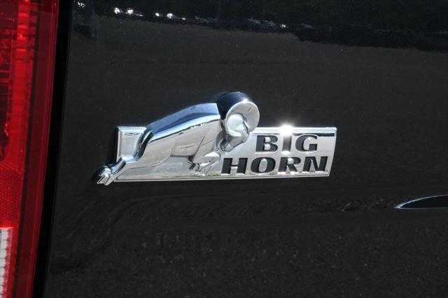 Photo of 2018 Brilliant Black Crystal Pearlcoat RAM 1500
