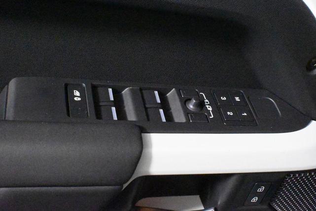 Photo of 2024 Fuji White Land Rover Defender