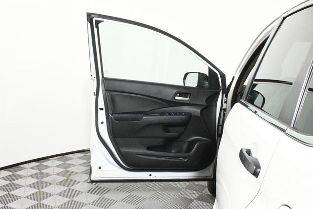 Photo of 2016 White Diamond Pearl Honda CR-V