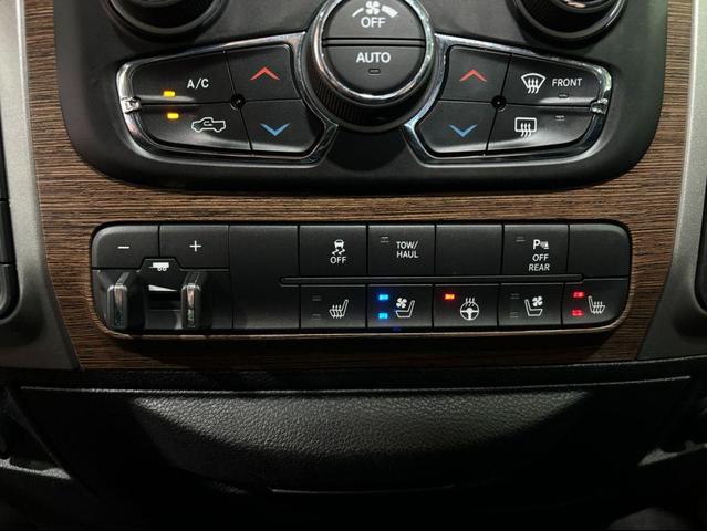 Photo of 2016 Granite Crystal Metallic RAM 1500