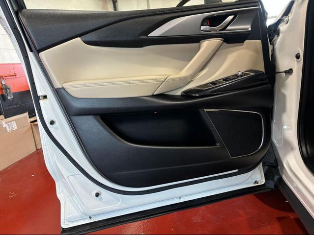 Photo of 2018 Snowflake White Pearl Mica Mazda CX-9