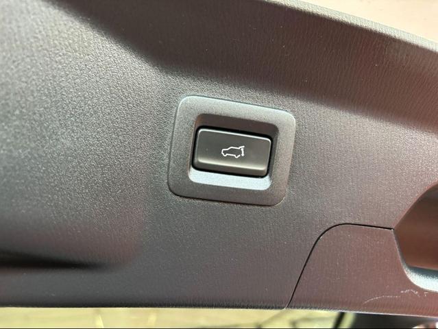 Photo of 2018 Snowflake White Pearl Mica Mazda CX-9