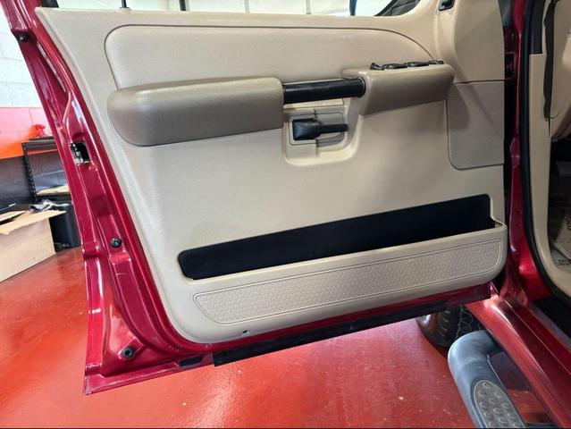 Photo of 2005 Red Fire Clearcoat Ford Explorer Sport Trac