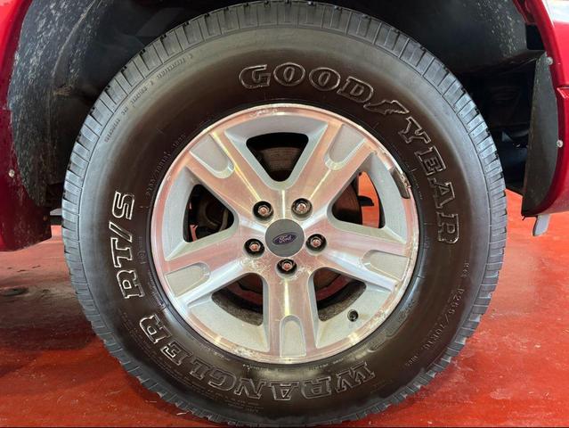 Photo of 2005 Red Fire Clearcoat Ford Explorer Sport Trac
