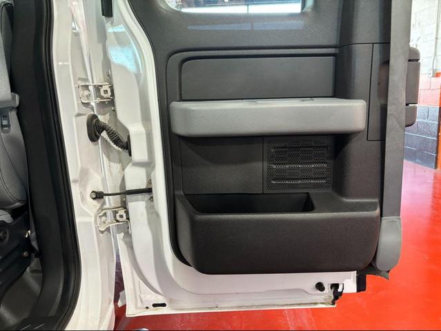 Photo of 2014 Oxford White Ford F-150