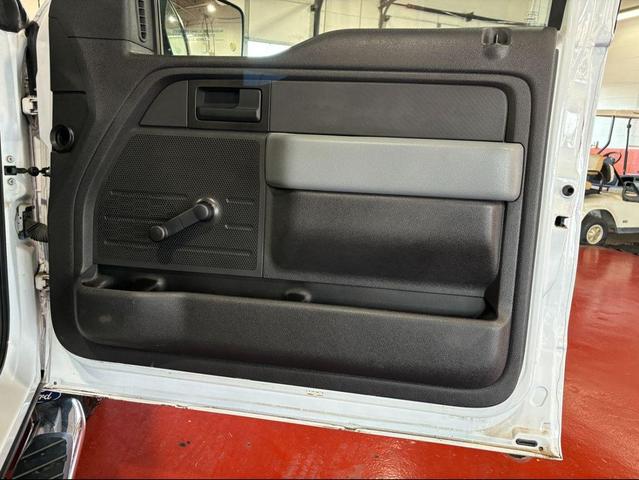Photo of 2014 Oxford White Ford F-150