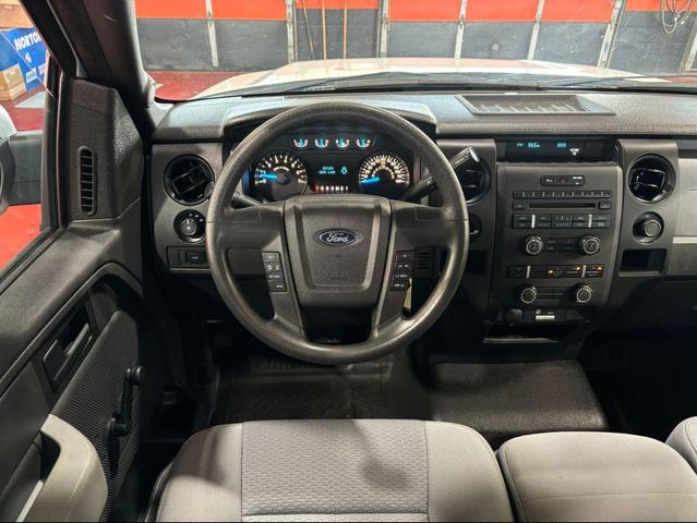 Photo of 2014 Oxford White Ford F-150