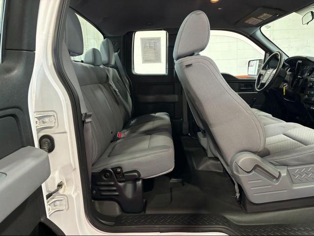 Photo of 2014 Oxford White Ford F-150