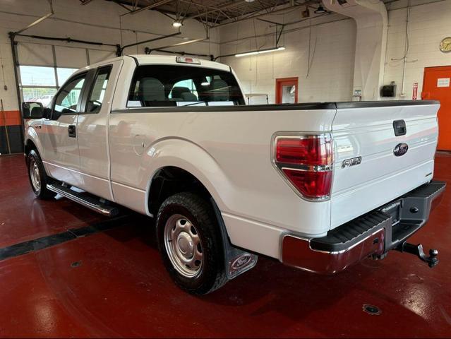 Photo of 2014 Oxford White Ford F-150