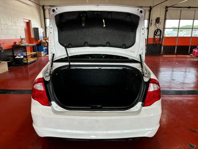Photo of 2012 White Platinum Metallic Tri-Coat Ford Fusion