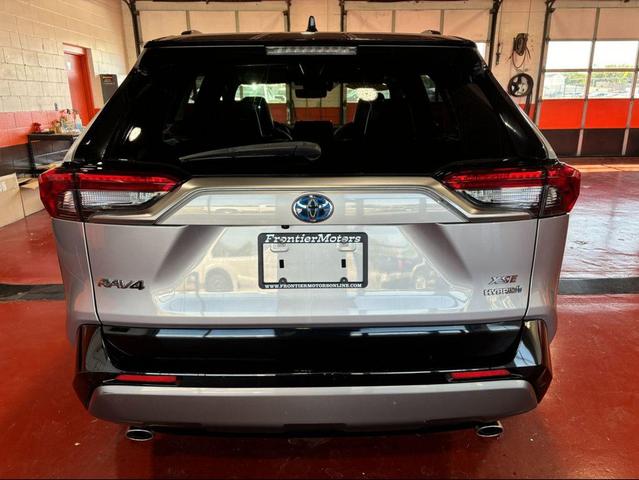 Photo of 2020 Silver Sky Metallic w/Midnight Black Roof Toyota RAV4 Hybrid
