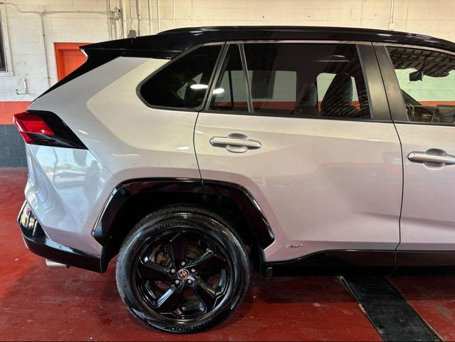 Photo of 2020 Silver Sky Metallic w/Midnight Black Roof Toyota RAV4 Hybrid