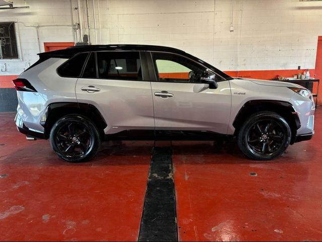 Photo of 2020 Silver Sky Metallic w/Midnight Black Roof Toyota RAV4 Hybrid