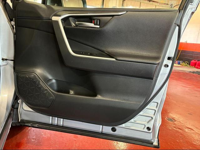 Photo of 2020 Silver Sky Metallic w/Midnight Black Roof Toyota RAV4 Hybrid