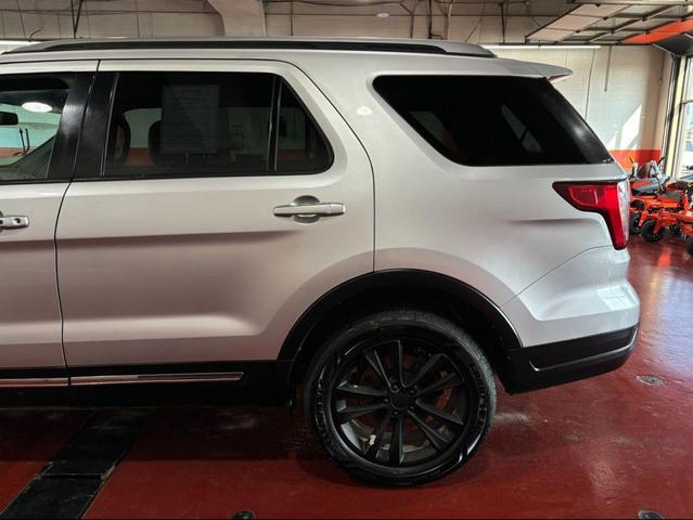 Photo of 2018 Ingot Silver Metallic Ford Explorer