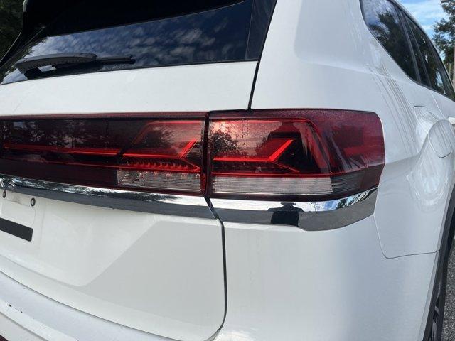 Photo of 2024 Pure White Volkswagen Atlas