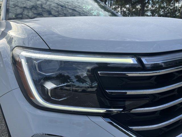 Photo of 2024 Pure White Volkswagen Atlas