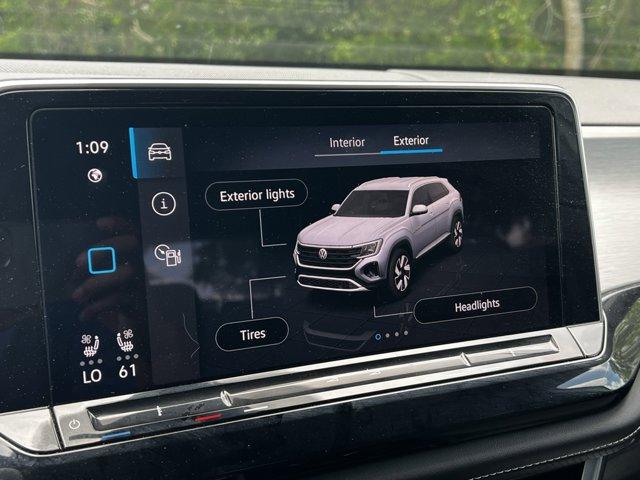 Photo of 2024 Pure White Volkswagen Atlas Cross Sport