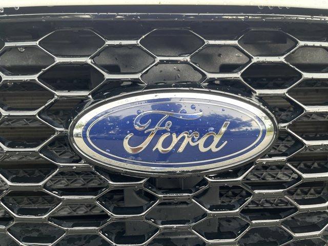 Photo of 2021 Star White Metallic Tri-Coat Ford Edge