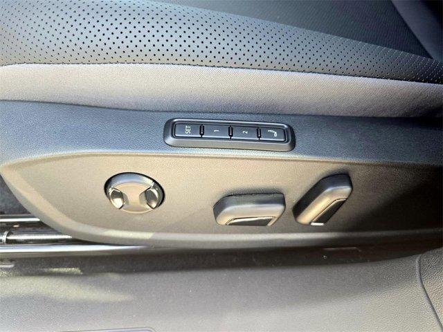 Photo of 2025 White Volkswagen ID.4