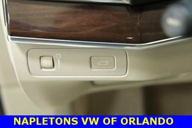 Photo of 2016 Crystal White Pearl Volvo XC90