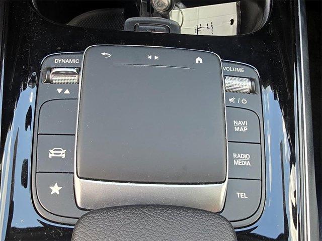 Photo of 2022 Polar White Mercedes-Benz GLB 250