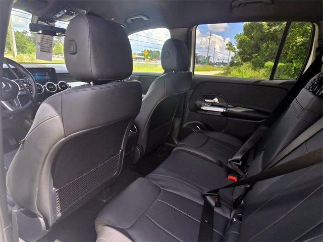 Photo of 2022 Polar White Mercedes-Benz GLB 250