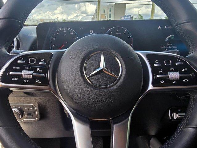 Photo of 2022 Polar White Mercedes-Benz GLB 250
