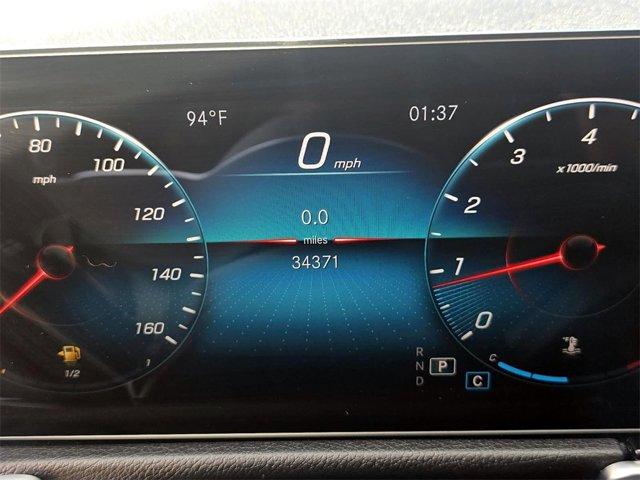 Photo of 2022 Polar White Mercedes-Benz GLB 250