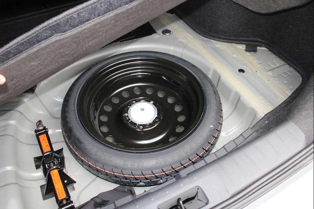 Photo of 2025 Gray Nissan Sentra