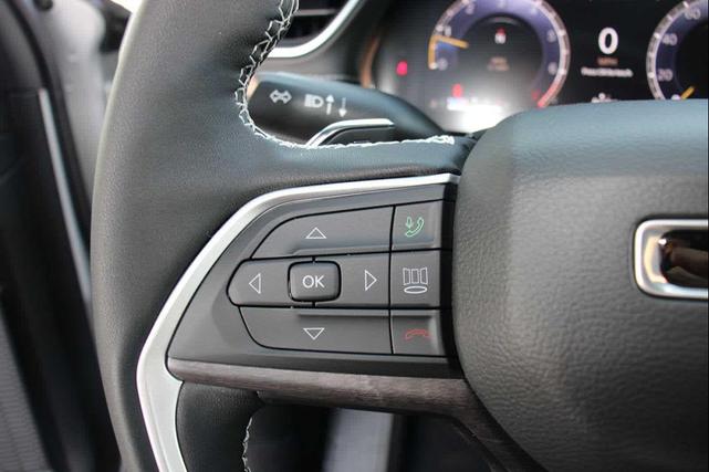 Photo of 2025 Silver Jeep Grand Cherokee L