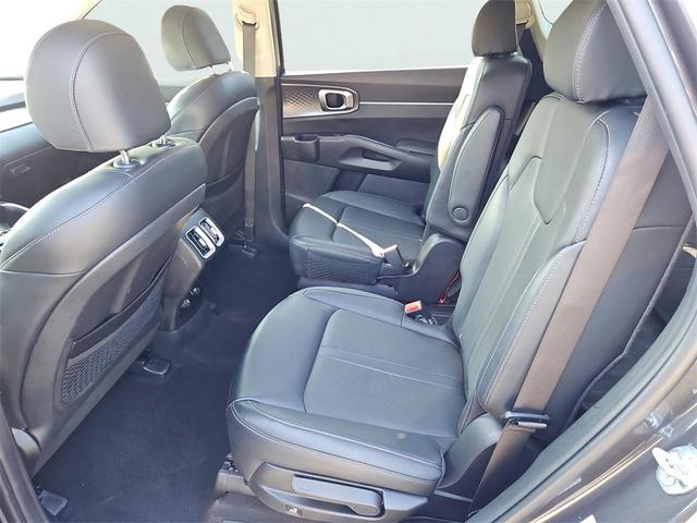 Photo of 2022 Platinum Graphite Kia Sorento Hybrid