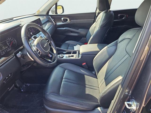 Photo of 2022 Platinum Graphite Kia Sorento Hybrid