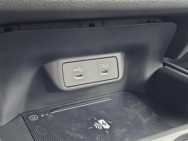 Photo of 2026 Platinum White Pearl Honda HR-V
