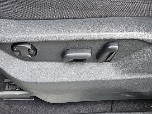Photo of 2024 Deep Black Pearl Volkswagen Atlas Cross Sport