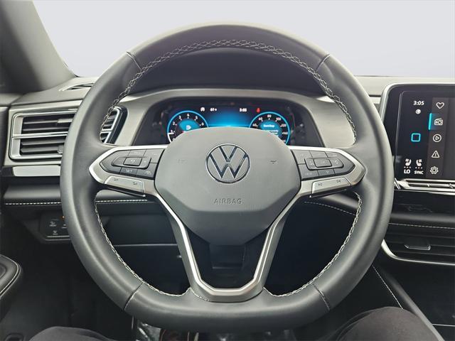 Photo of 2024 Deep Black Pearl Volkswagen Atlas Cross Sport