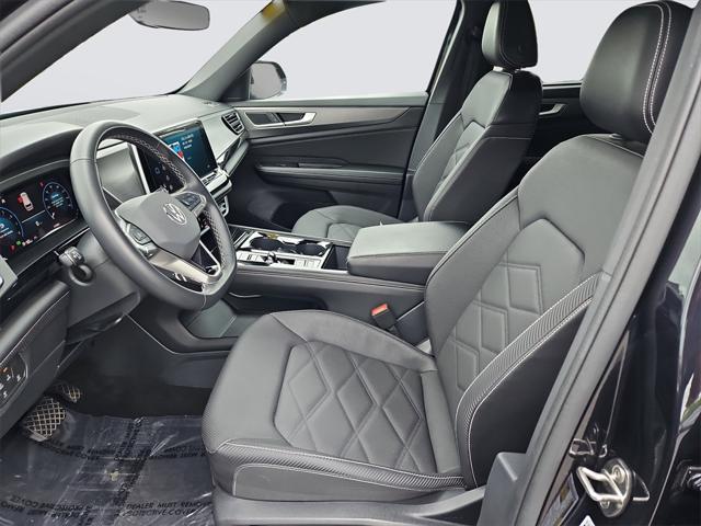 Photo of 2024 Deep Black Pearl Volkswagen Atlas Cross Sport