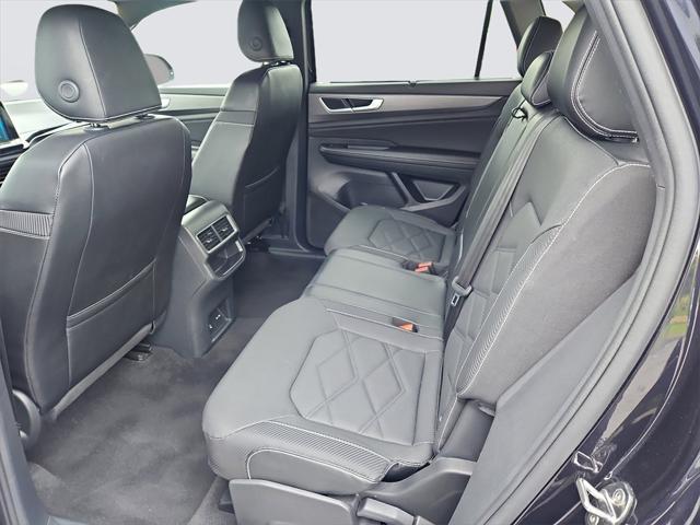 Photo of 2024 Deep Black Pearl Volkswagen Atlas Cross Sport