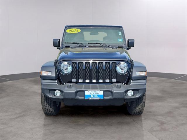 Photo of 2023 Black Clearcoat Jeep Wrangler