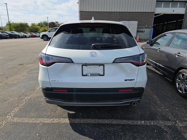 Photo of 2025 Platinum White Pearl Honda HR-V