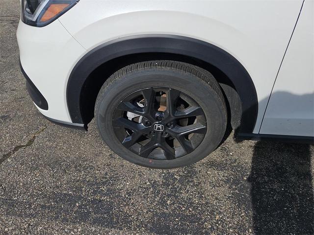 Photo of 2025 Platinum White Pearl Honda HR-V