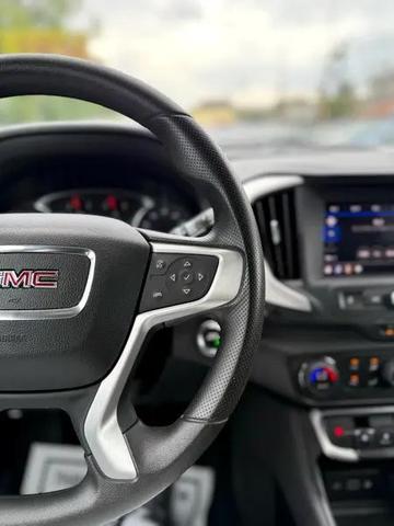 Photo of 2022 Summit White GMC Terrain