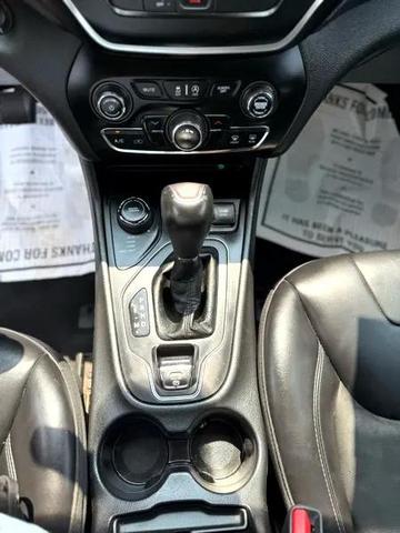 Photo of 2019 Diamond Black Crystal Pearlcoat Jeep Cherokee