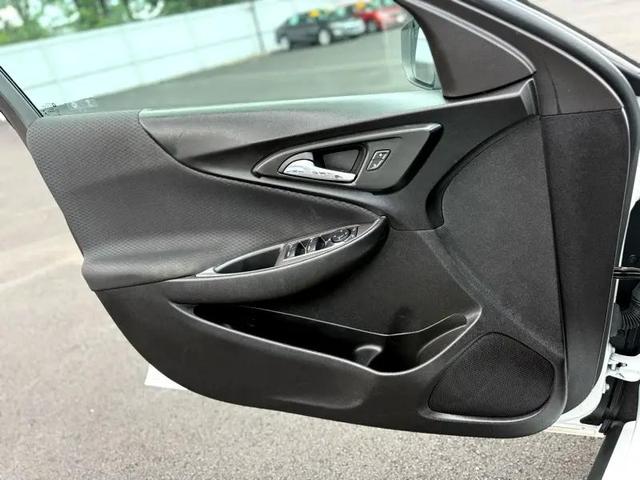 Photo of 2022 Summit White Chevrolet Malibu