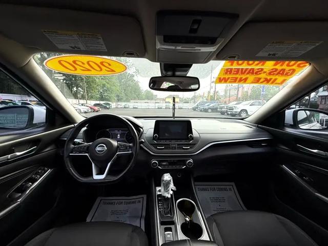 Photo of 2020 Pearl White Tricoat Nissan Altima