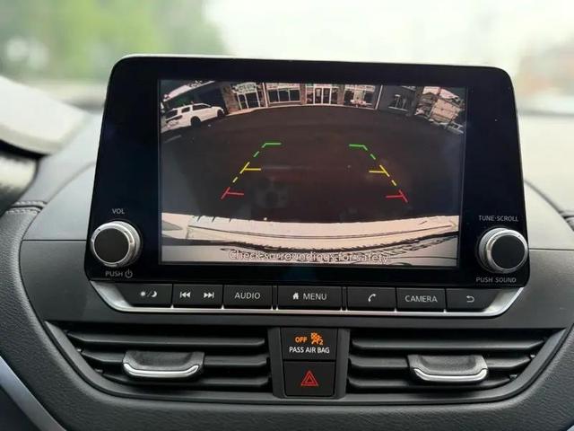 Photo of 2020 Pearl White Tricoat Nissan Altima