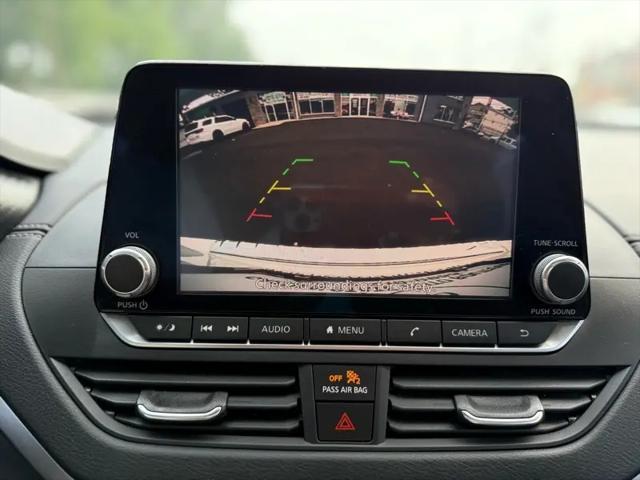 Photo of 2020 Pearl White Tricoat Nissan Altima